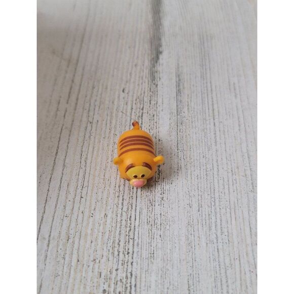 Miniature Disney Tsum Tsum Tigger Winnie Pooh Disney Pixar toy figure - Picture 1 of 5